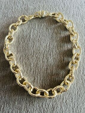 Gold Tone Oval Link Magnetic Closure Necklace